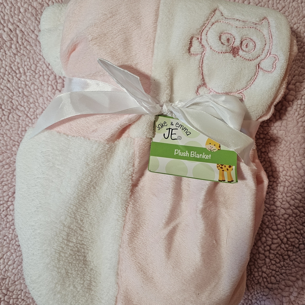Pink and White Owl Plush Blanket
